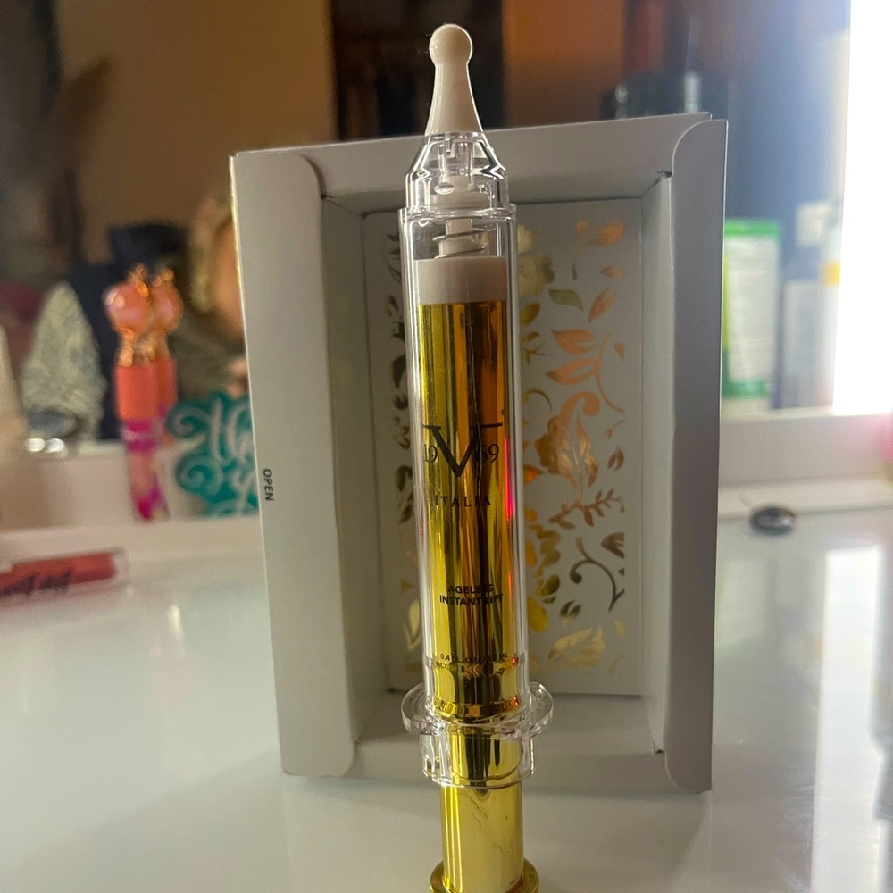19V69 Italia ageless instant lift VERSACE